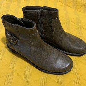 Clarks bendables Nikki star booties